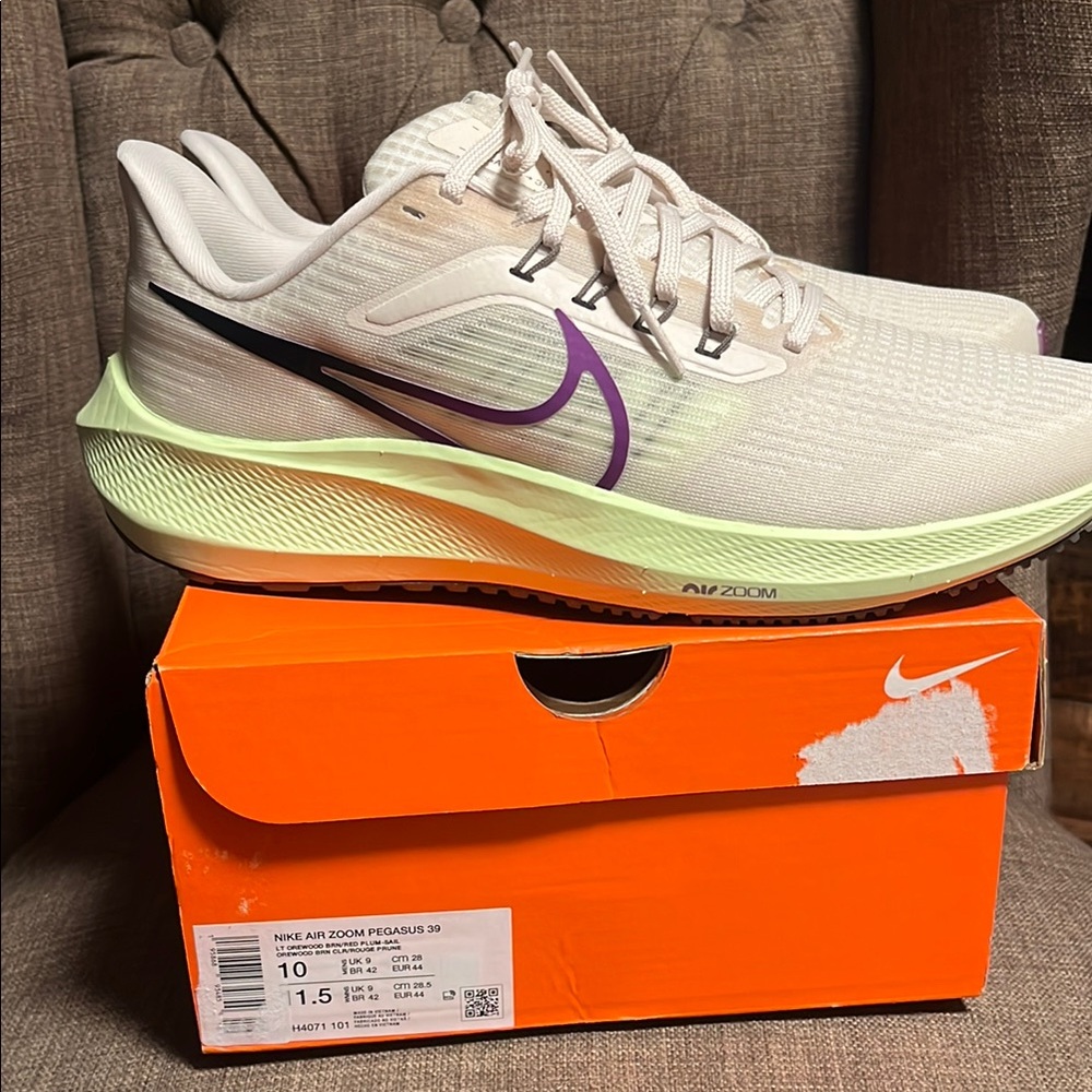 Nike Air Zoom Pegasus 39 in beige and plum men's 10 new in box